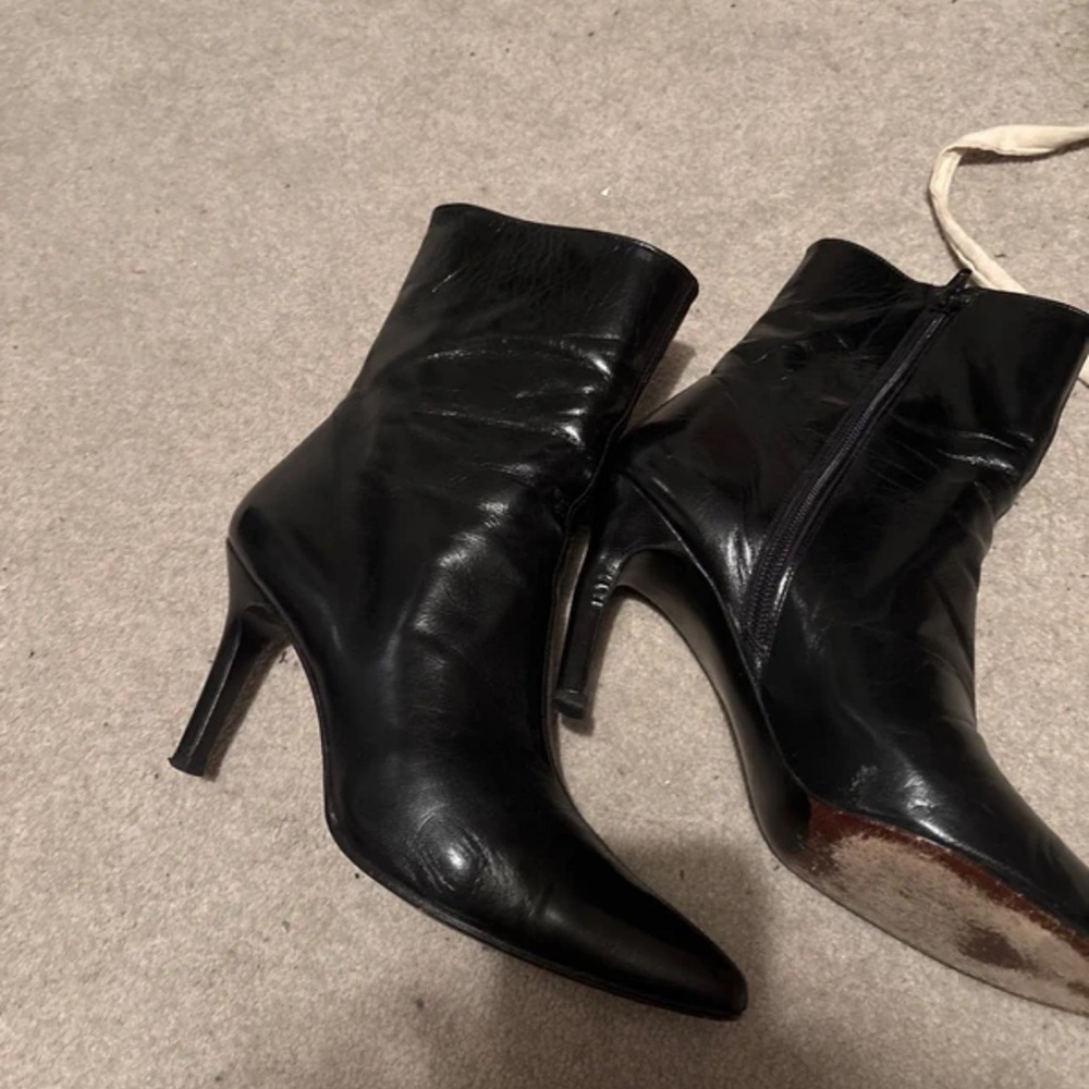 Elegant Black Leather Heeled Boots